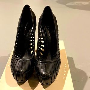 BCBG Black Cage Design Pump 8.5